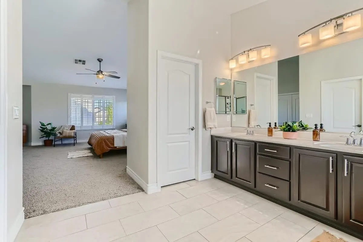 Spacious Luxury Desert Retreat With Heated Pool Putt Putt And A Playground For Family Las Vegas 0*,  Estados Unidos