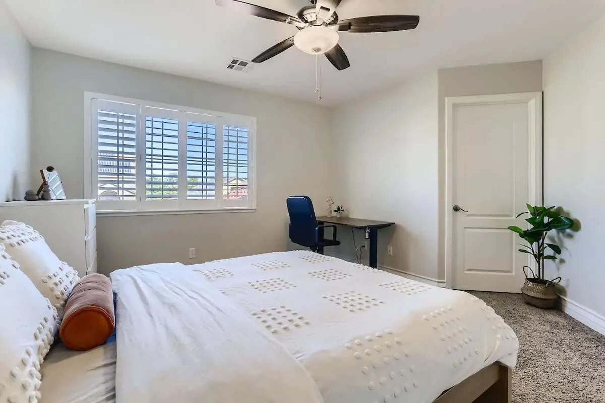 Spacious Luxury Desert Retreat With Heated Pool Putt Putt And A Playground For Family Las Vegas Estados Unidos