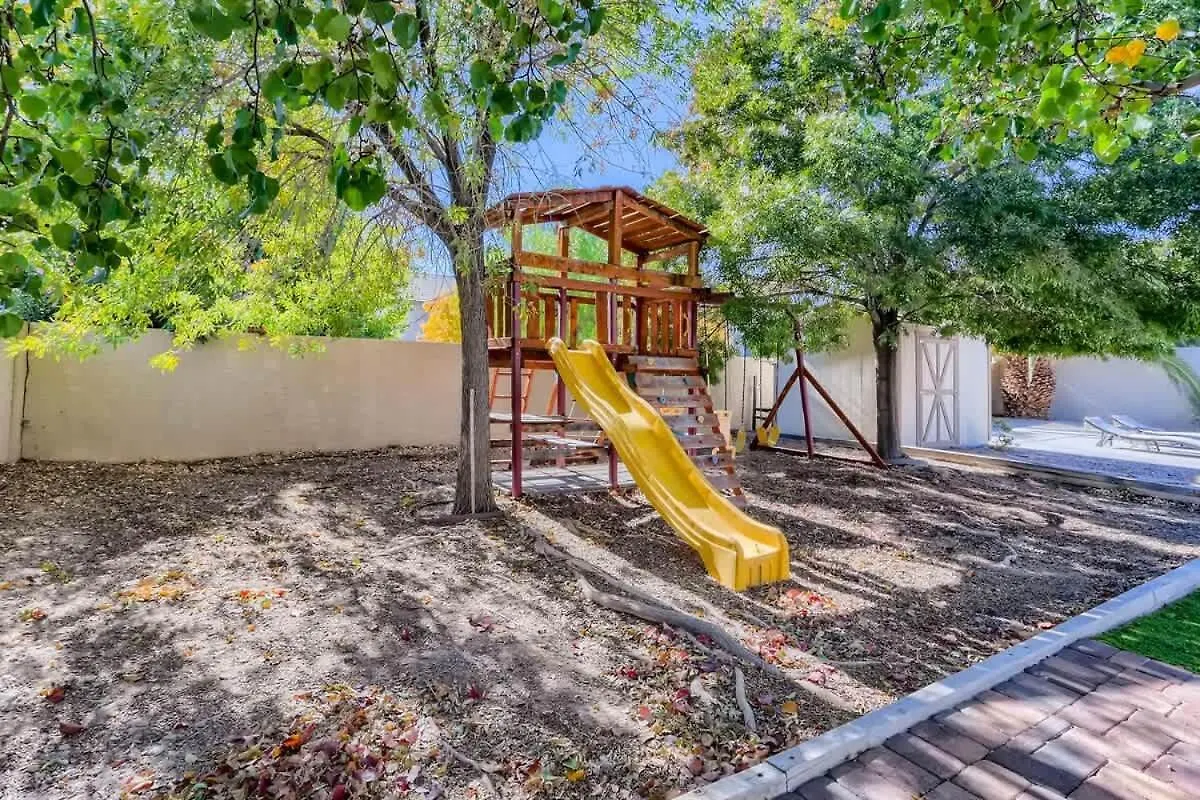 Spacious Luxury Desert Retreat With Heated Pool Putt Putt And A Playground For Family Las Vegas 0*,